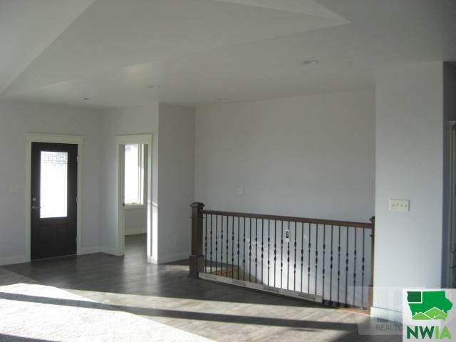 592 Colonial Street Sioux Center, IA 51250 - Photo 3 of 30 Gallery Image 3