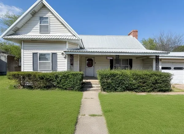 $1,975 | 411 East Avenue G, Midlothian, TX 76065