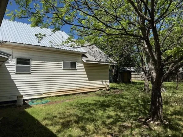 $1,975 | 411 East Avenue G, Midlothian, TX 76065