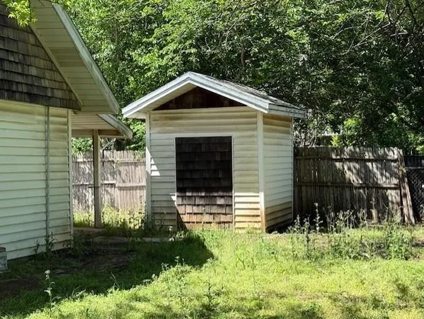 $1,975 | 411 East Avenue G, Midlothian, TX 76065