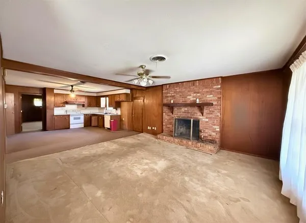 $1,975 | 411 East Avenue G, Midlothian, TX 76065