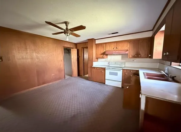 $1,975 | 411 East Avenue G, Midlothian, TX 76065