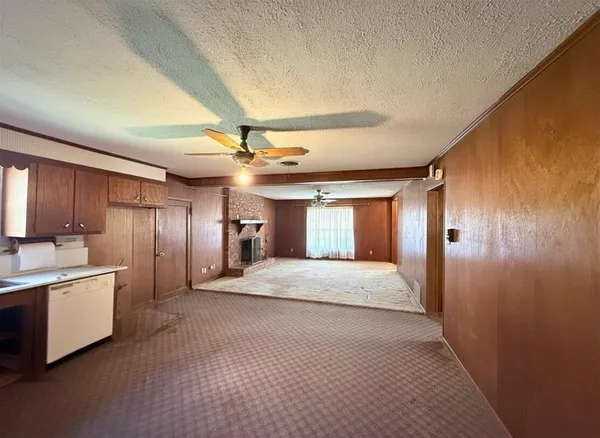 $1,975 | 411 East Avenue G, Midlothian, TX 76065