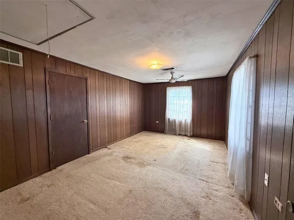 $1,975 | 411 East Avenue G, Midlothian, TX 76065