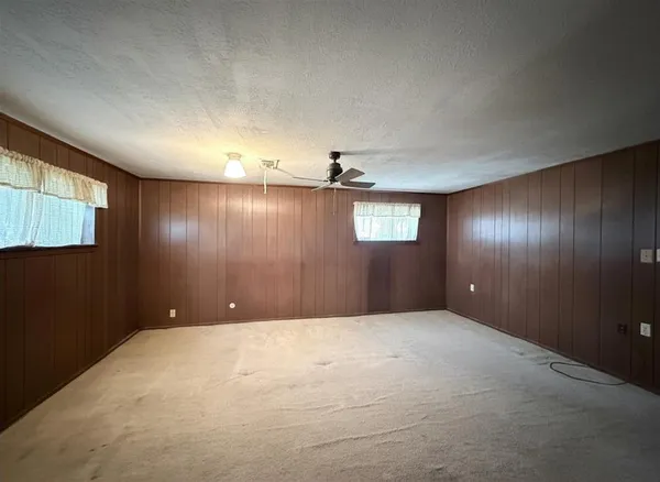 $1,975 | 411 East Avenue G, Midlothian, TX 76065