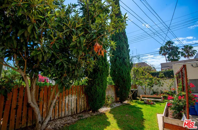 $5,200 | 6140 West 6th Street, Los Angeles, CA 90048