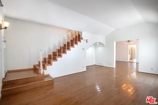 $5,200 | 6140 West 6th Street, Los Angeles, CA 90048