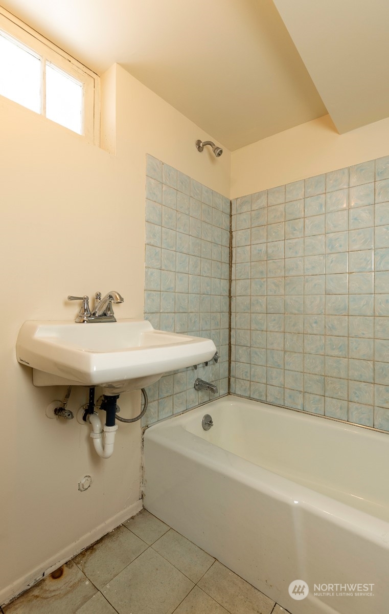 318 Halladay Street Seattle, WA 98109 - Photo 28 of 31