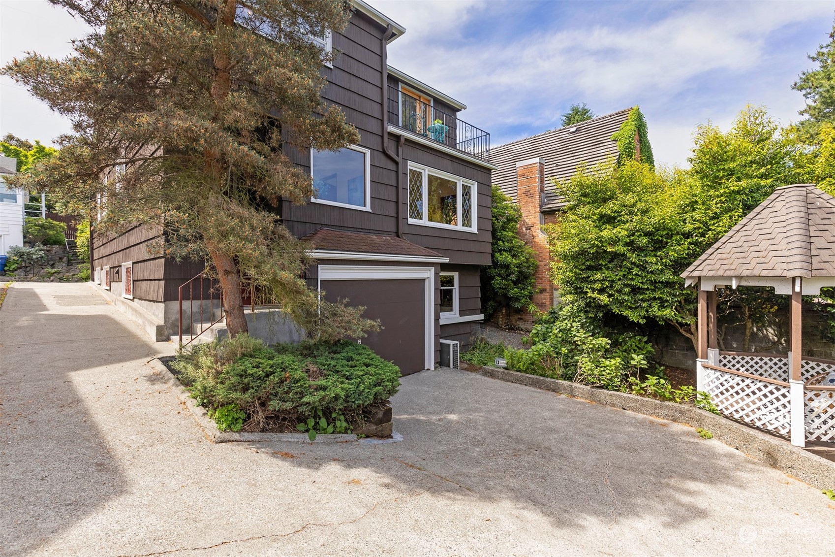 318 Halladay Street Seattle, WA 98109 - Photo 3 of 31