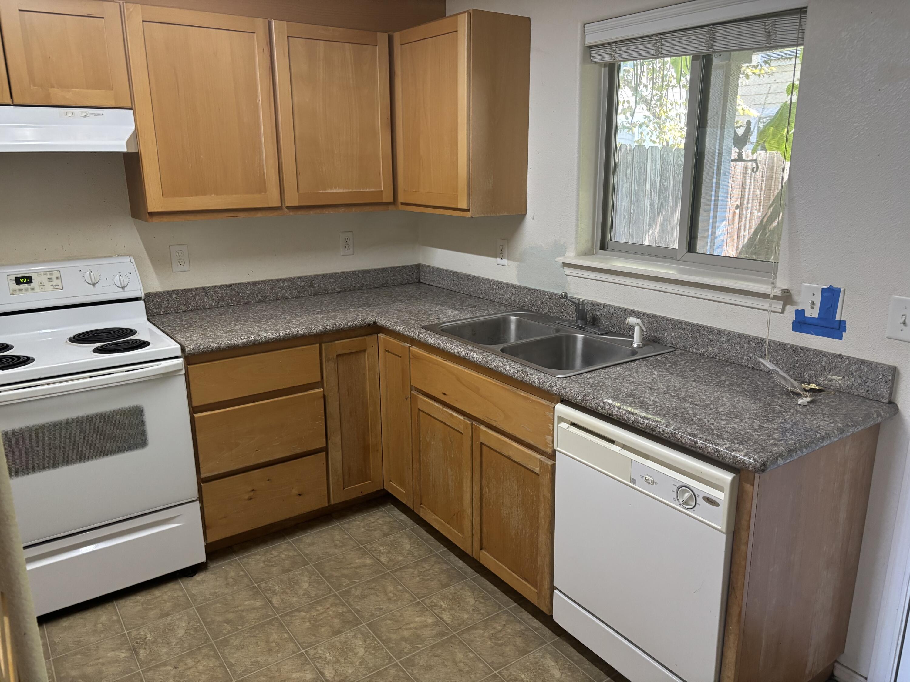 450 Midway Road, Unit 16 Medford, OR 97501 - Photo 6 of 18 7