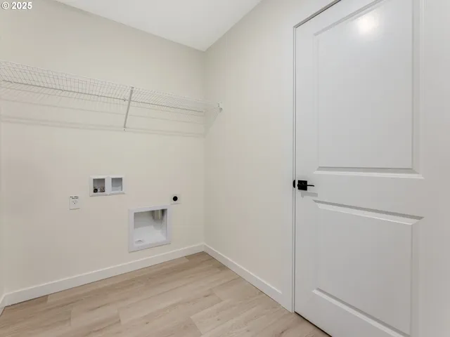 an empty room with a empty space