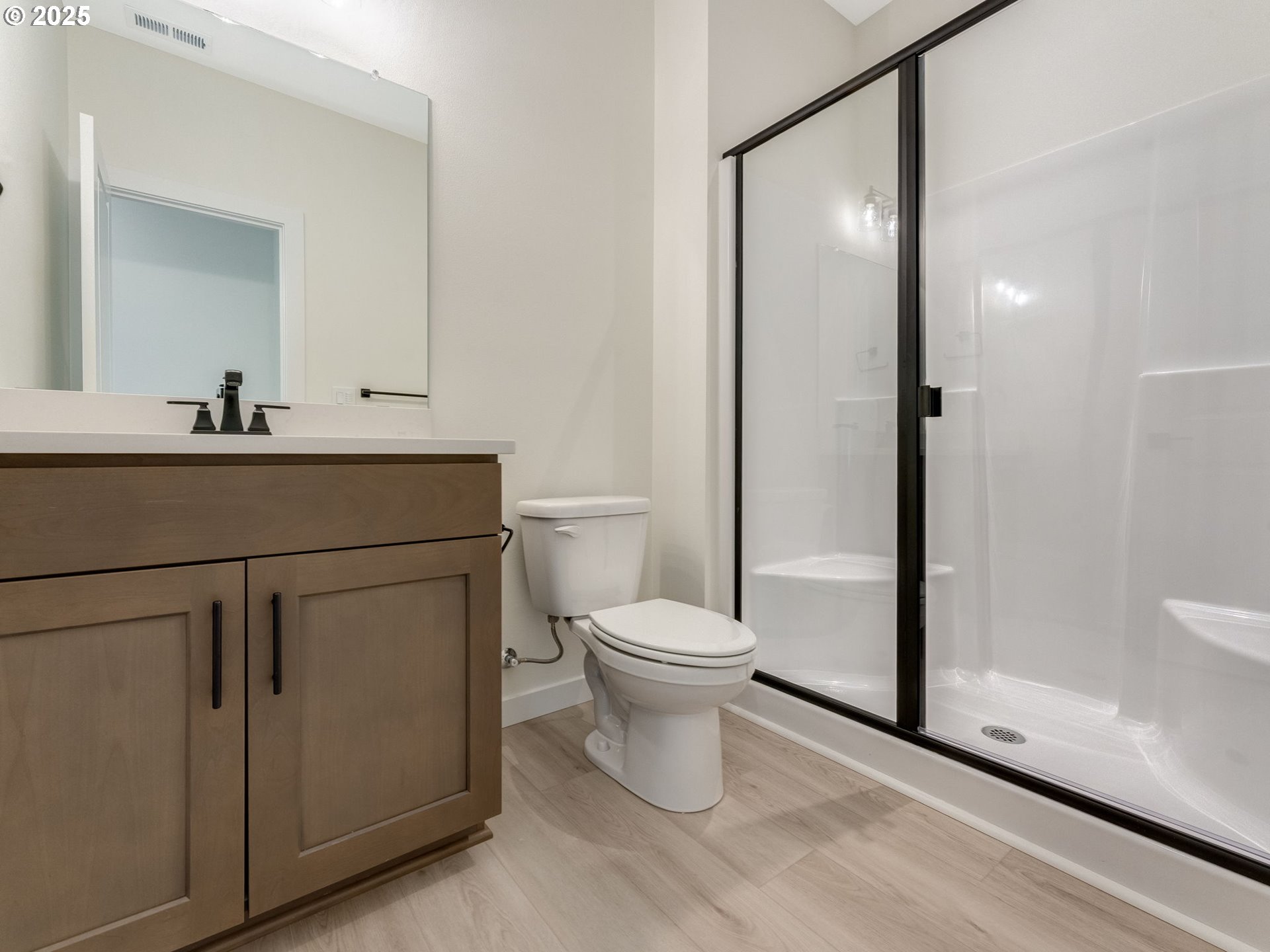 2069 Northeast Ridge Run Lane Estacada, OR 97023 - Photo 17 of 19 Bathroom