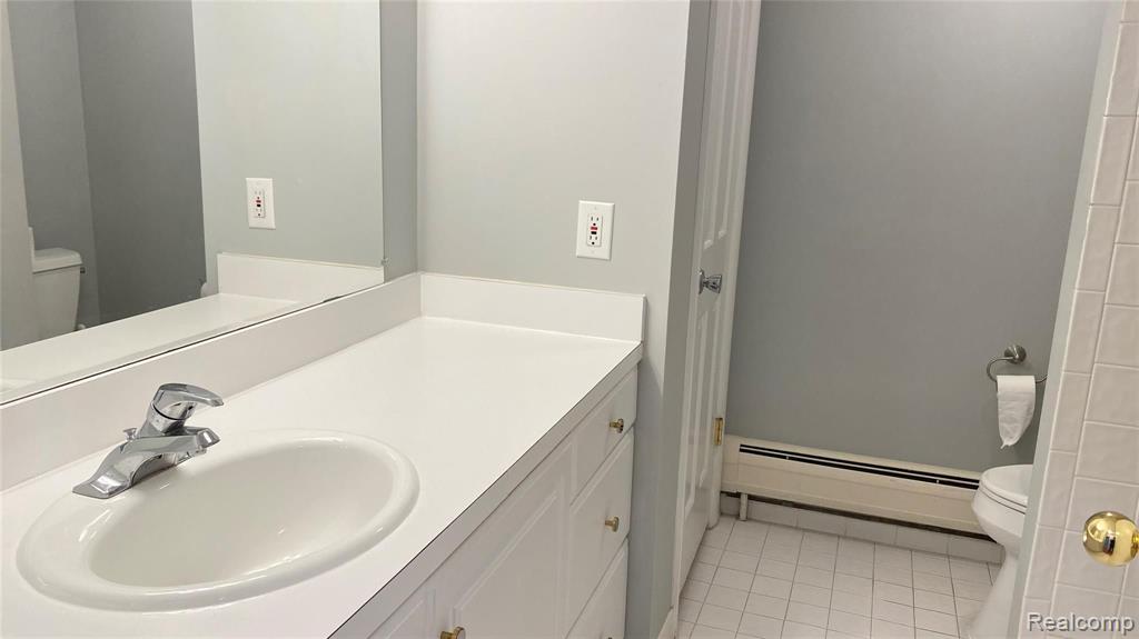 1725 Tiverton Road, Unit 4 Bloomfield Hills, MI 48304 - Photo 16 of 23