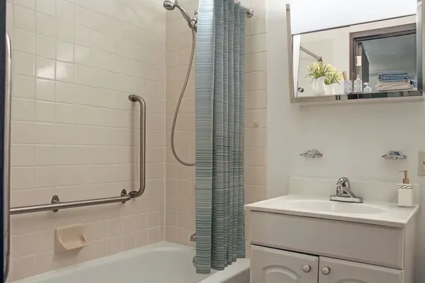 $1,175 | 330 Main Street, Fairhaven, MA 02719