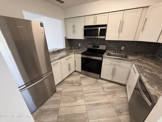 $2,200 | 8 Ponte Vedra Court, Unit B, Ponte Vedra Beach, FL 32082