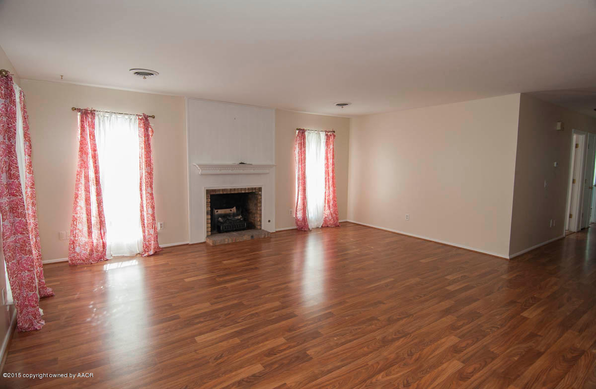 5310 Alvarado Road Amarillo, TX 79106 - Photo 4 of 29 LIVING VIEW 1