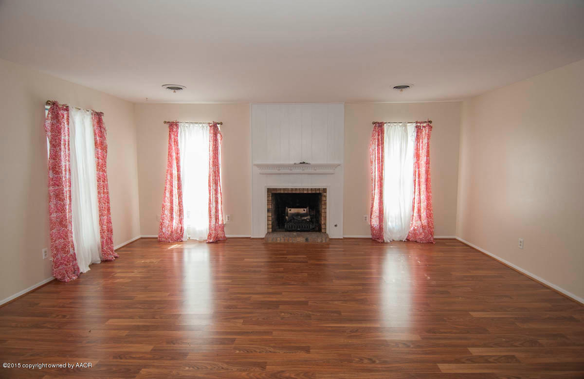 5310 Alvarado Road Amarillo, TX 79106 - Photo 5 of 29 LIVING VIEW 2