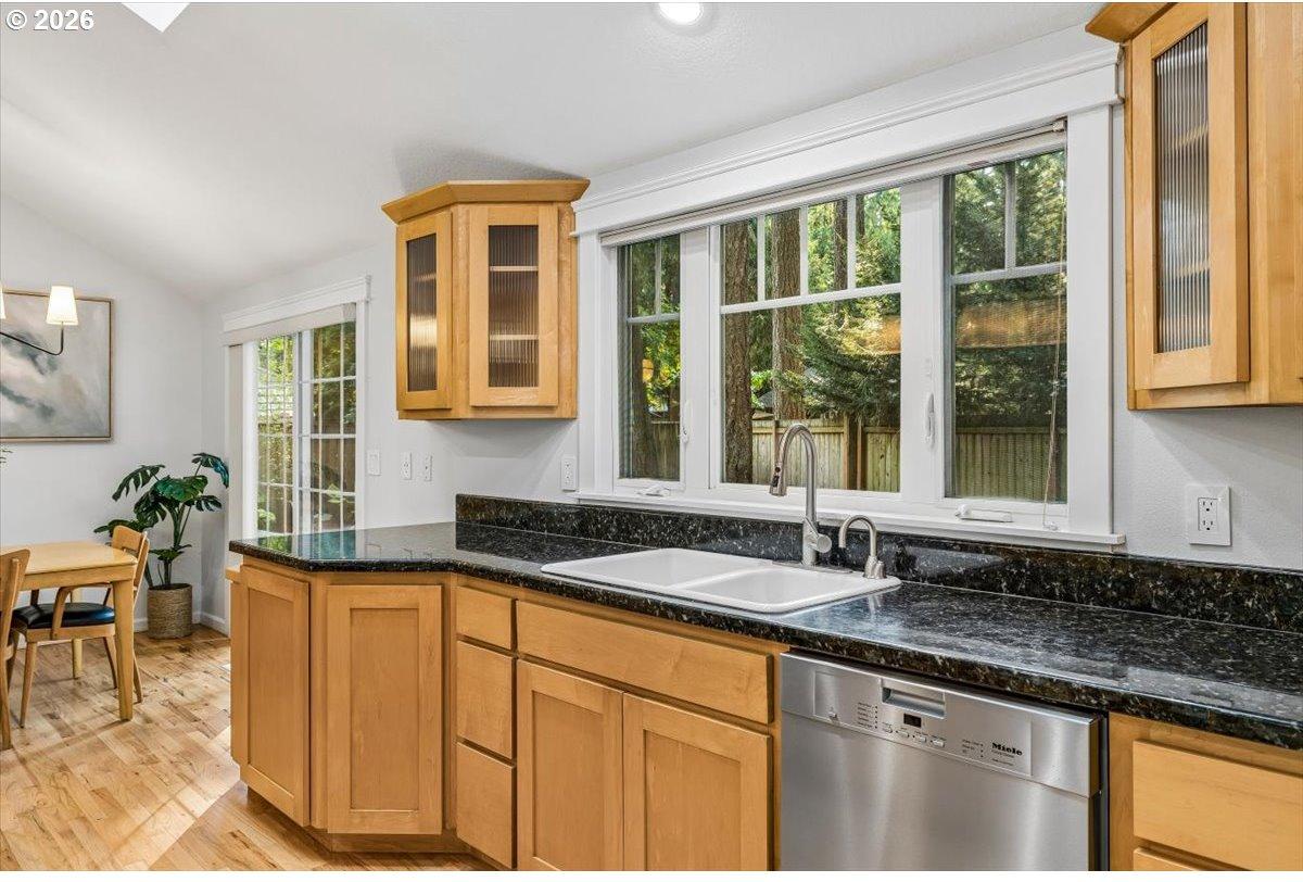 5272 Southwest Tree Street Lake Oswego, OR 97035 - Photo 27 of 34 Kitchen