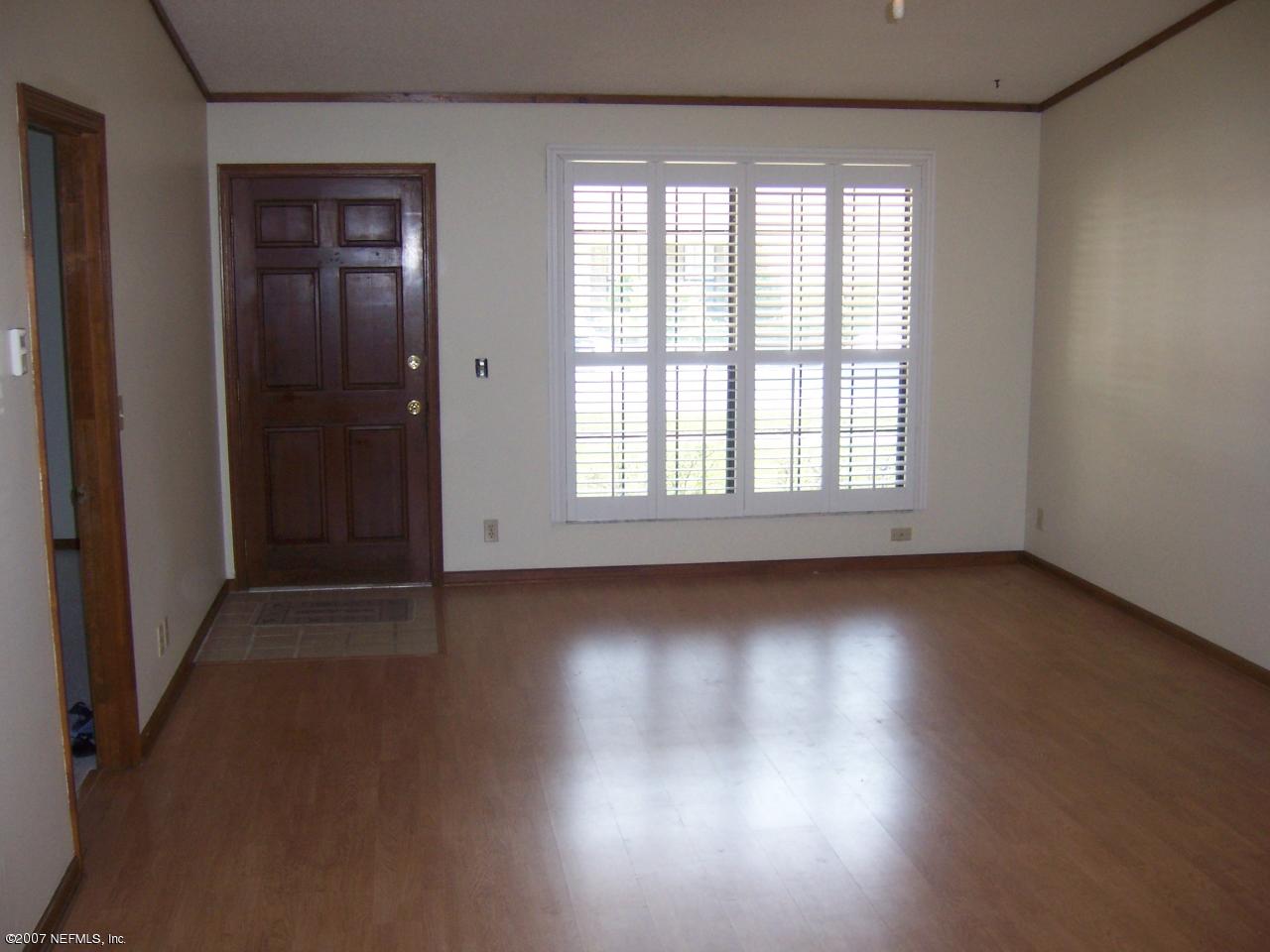 6070 Gulf Road South Jacksonville, FL 32244 - Photo 4 of 12 Living Room