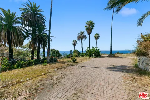 $2,990,000 | 19355 Pacific Coast Highway, Malibu, CA 90265