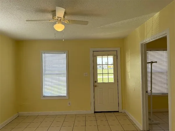 $825 | 118 West Young Avenue, Aransas Pass, TX 78336