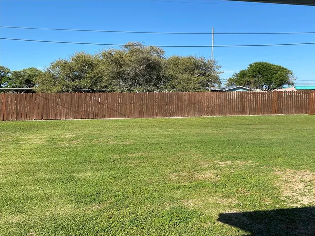 $825 | 118 West Young Avenue, Aransas Pass, TX 78336