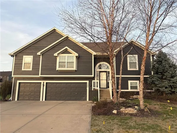 $380,000 | 1307 Honeysuckle Court, Liberty, MO 64068