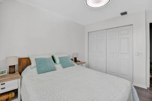 a view of an tennis court