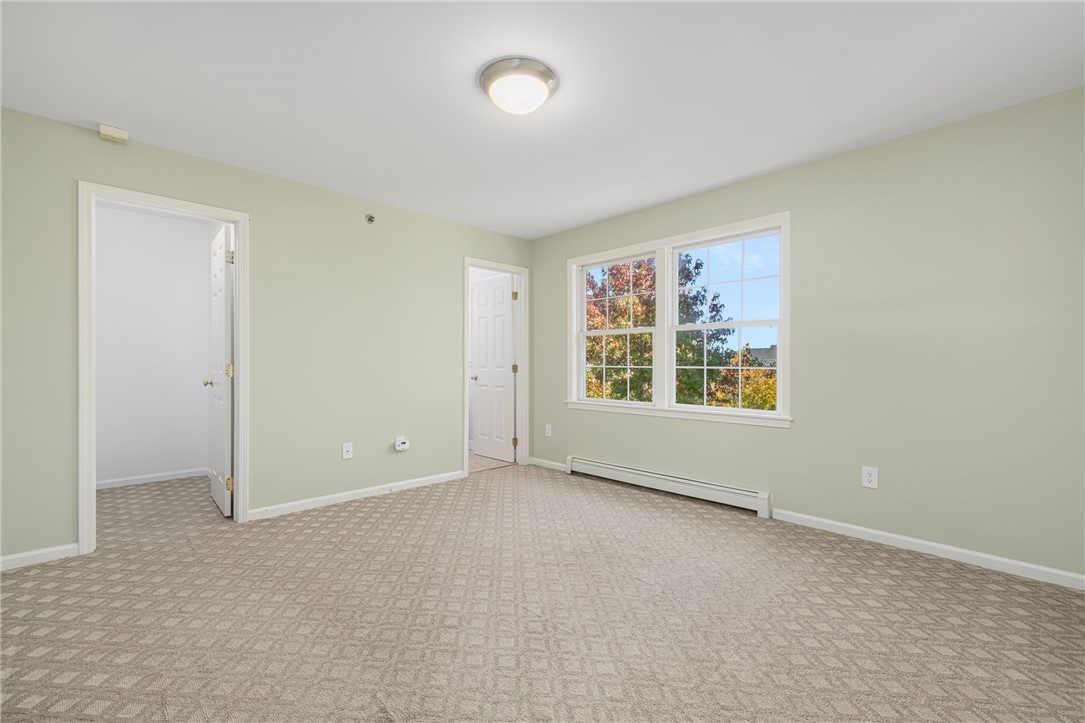 231 Maple Avenue, Unit 204 Newport, RI 02840 - Photo 21 of 40 Ensuite with full bath and walk in closet.