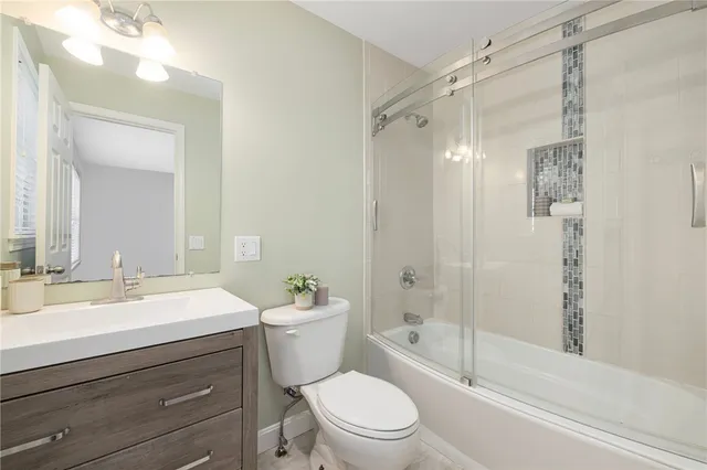 $375,000 | 231 Maple Avenue, Unit 204, Newport, RI 02840