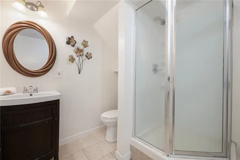 $375,000 | 231 Maple Avenue, Unit 204, Newport, RI 02840