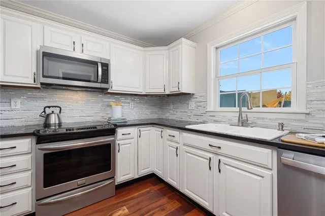 $375,000 | 231 Maple Avenue, Unit 204, Newport, RI 02840