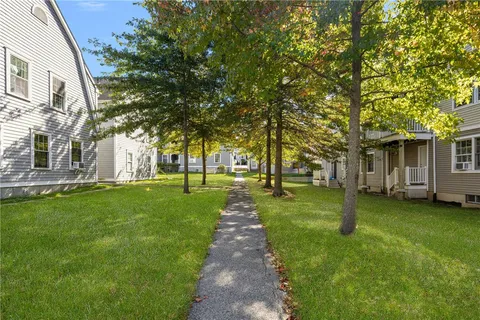 $375,000 | 231 Maple Avenue, Unit 204, Newport, RI 02840