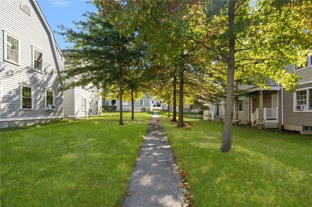 $375,000 | 231 Maple Avenue, Unit 204, Newport, RI 02840