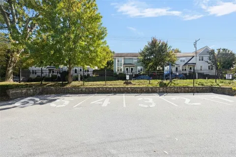 $375,000 | 231 Maple Avenue, Unit 204, Newport, RI 02840