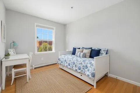 $375,000 | 231 Maple Avenue, Unit 204, Newport, RI 02840