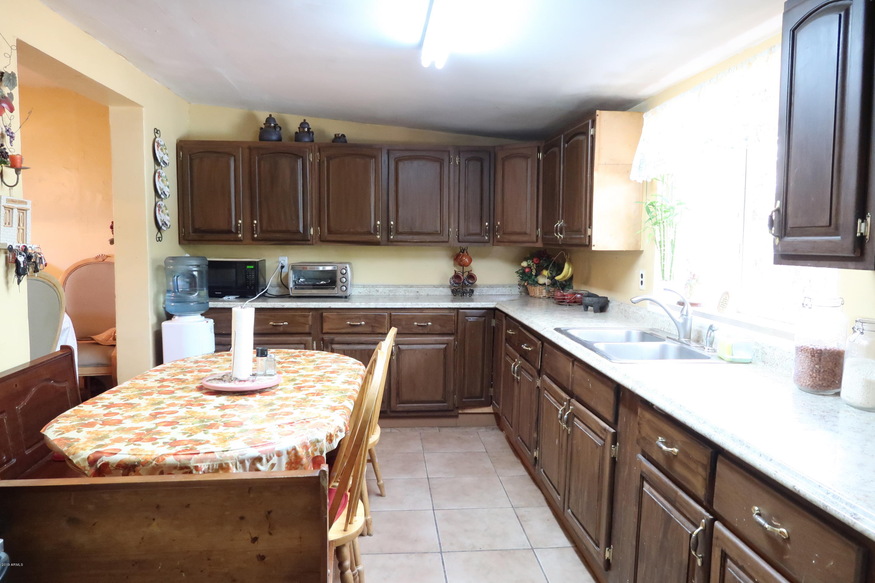 3941 West Monte Vista Road Phoenix, AZ 85009 - Photo 6 of 13 IMG_1206