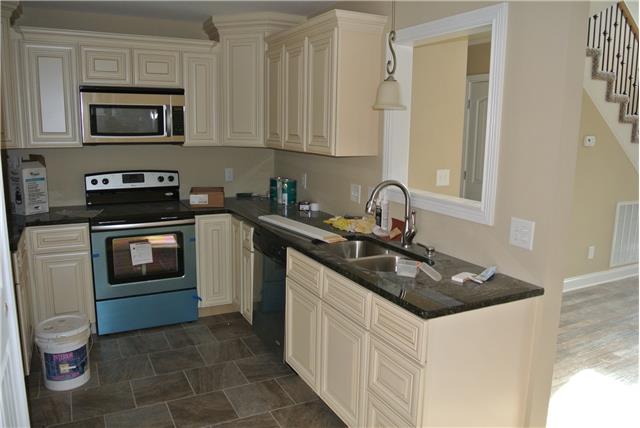 54 Rossview Road Clarksville, TN 37043 - Photo 5 of 17 Gallery Image 5
