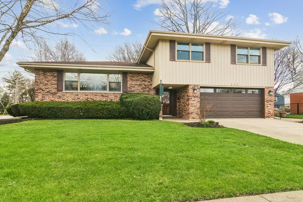 $675,000 | 111 North Wilshire Lane, Arlington Heights, IL 60004