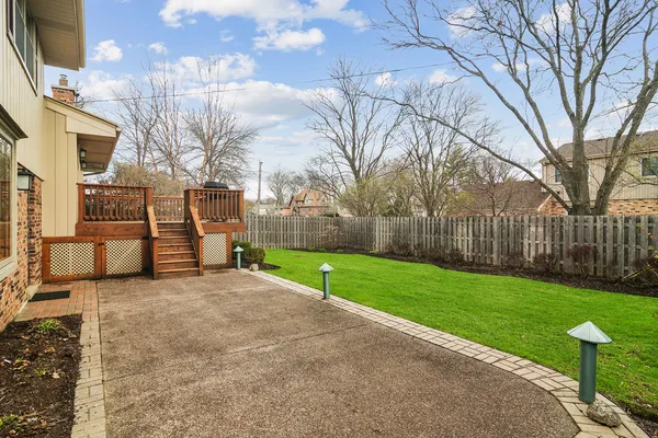 $675,000 | 111 North Wilshire Lane, Arlington Heights, IL 60004