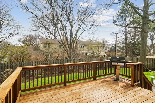 $675,000 | 111 North Wilshire Lane, Arlington Heights, IL 60004