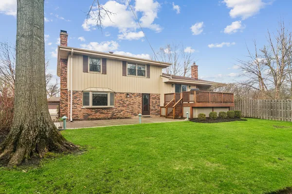 $675,000 | 111 North Wilshire Lane, Arlington Heights, IL 60004