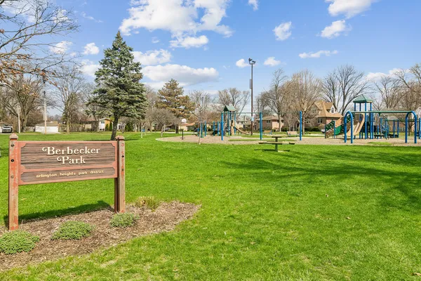 $675,000 | 111 North Wilshire Lane, Arlington Heights, IL 60004