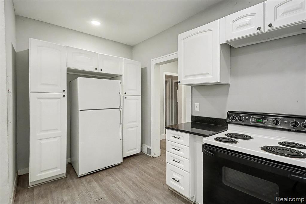 16177 Inverness Street Detroit, MI 48221 - Photo 13 of 26