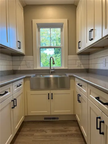 $2,900 | 65 Burton Street, Unit 1, Bristol, RI 02809