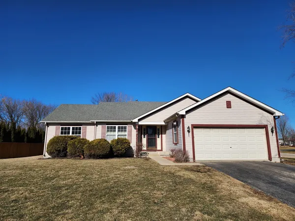 $262,000 | 419 Driftwood Court, DeKalb, IL 60115