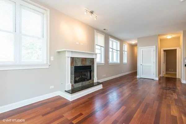 $1,900 | 2113 West Gladys Avenue, Unit 3N, Chicago, IL 60612