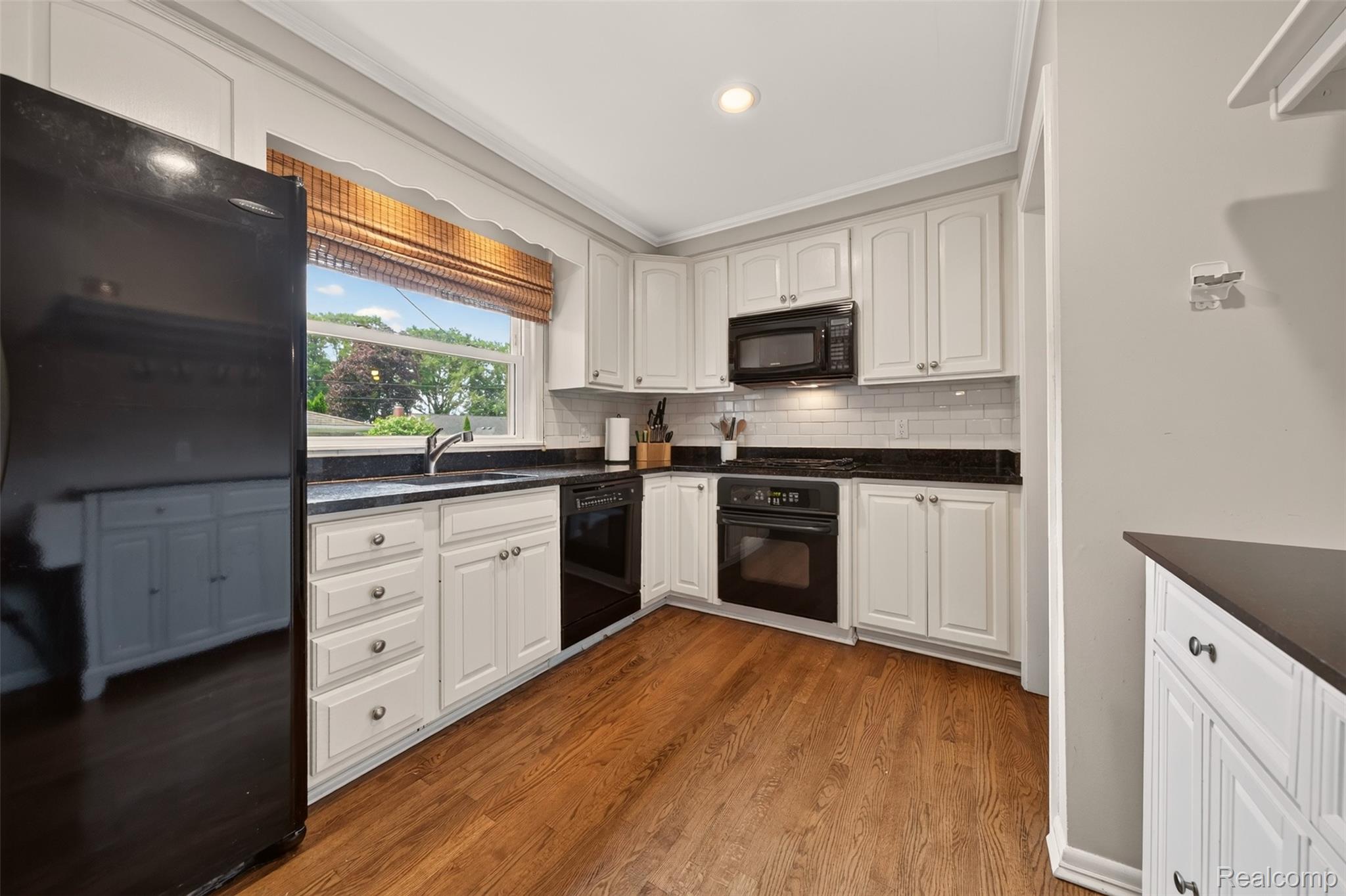 2925 Bembridge Road Royal Oak, MI 48073 - Photo 12 of 44 Gas Cooking