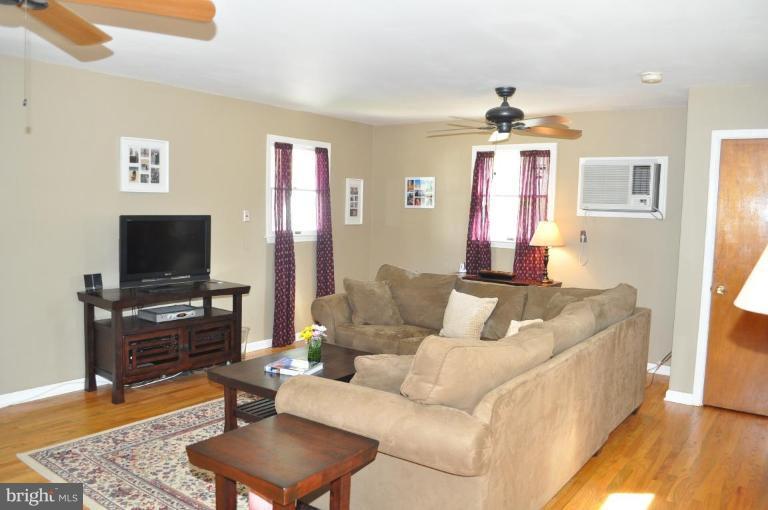 4803 Queensbury Road Riverdale, MD 20737 - Photo 13 of 28 Great entertaining area