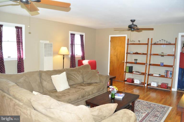 4803 Queensbury Road Riverdale, MD 20737 - Photo 16 of 28 Spacious Family room